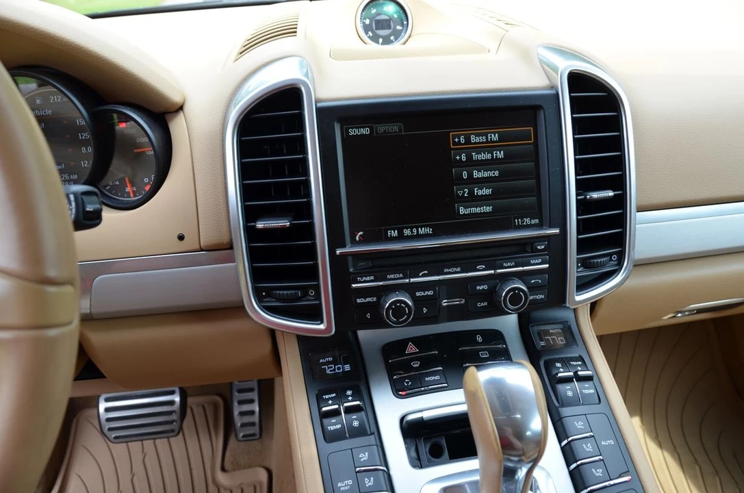 2013 Porsche 958 Cayenne GTS - Image 12 of 15