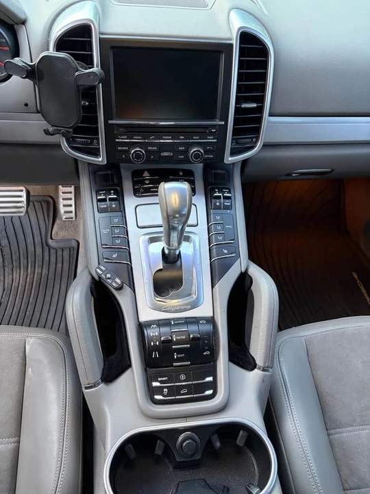 2013 Porsche 958 Cayenne GTS - Image 10 of 20