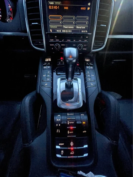 2013 Porsche 958 Cayenne GTS - Image 16 of 20