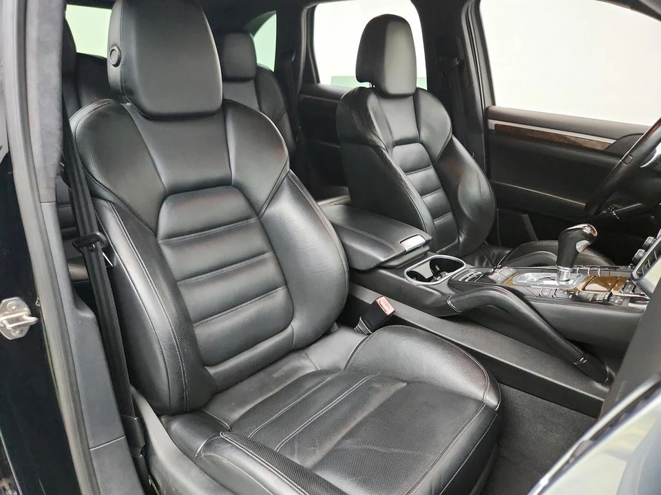 2013 Porsche 958 Cayenne GTS - Image 27 of 31
