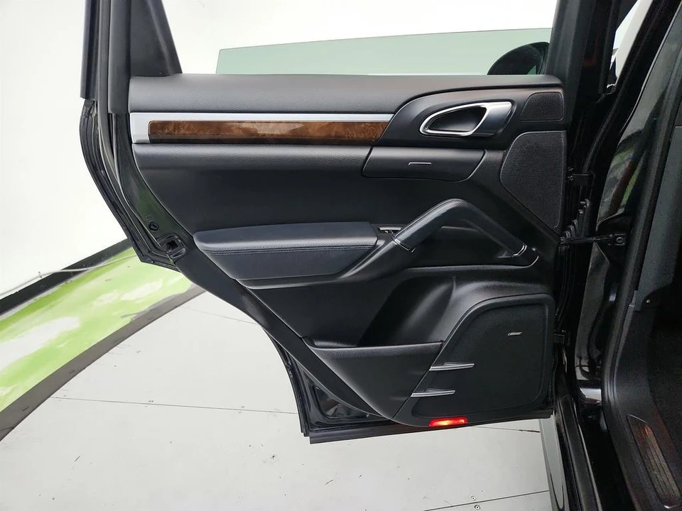 2013 Porsche 958 Cayenne GTS - Image 25 of 31