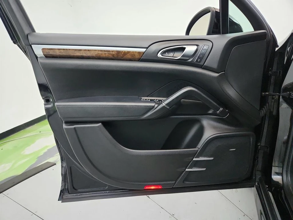 2013 Porsche 958 Cayenne GTS - Image 23 of 31