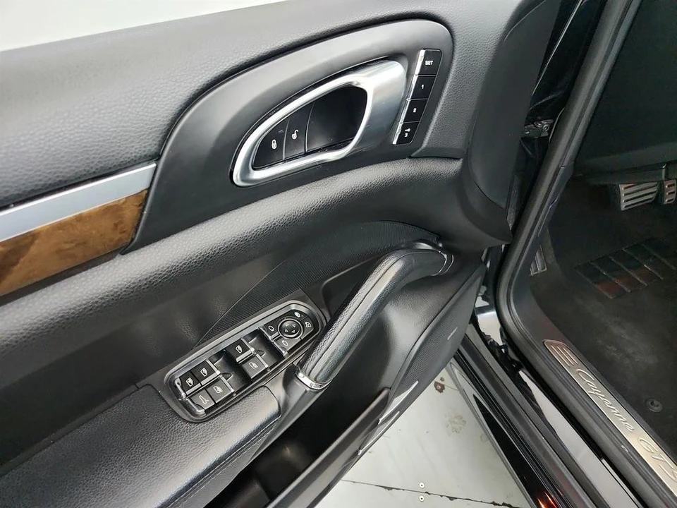 2013 Porsche 958 Cayenne GTS - Image 22 of 31