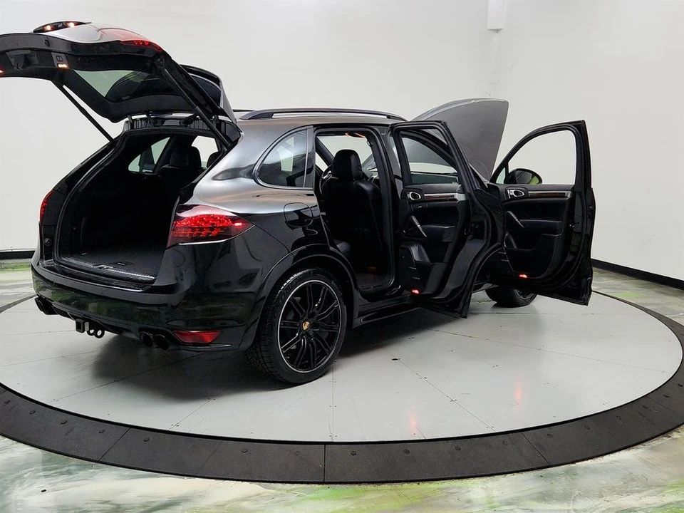 2013 Porsche 958 Cayenne GTS - Image 11 of 31