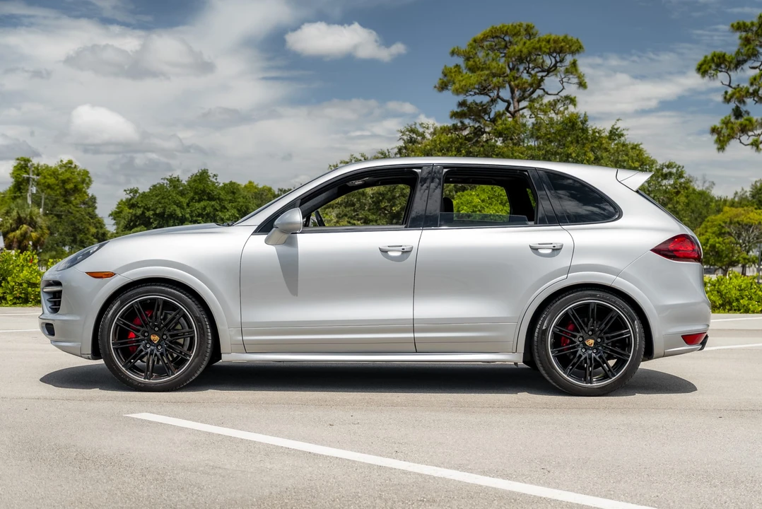 2013 Porsche 958 Cayenne GTS - Image 11 of 31