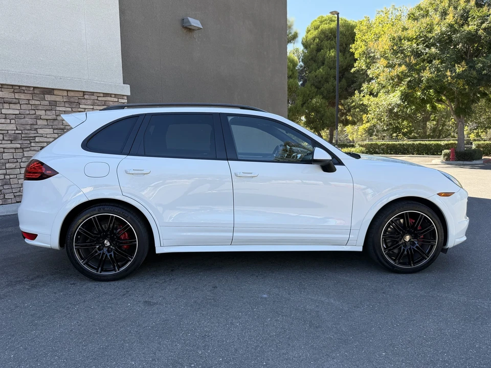 2013 Porsche 958 Cayenne GTS - Image 9 of 31