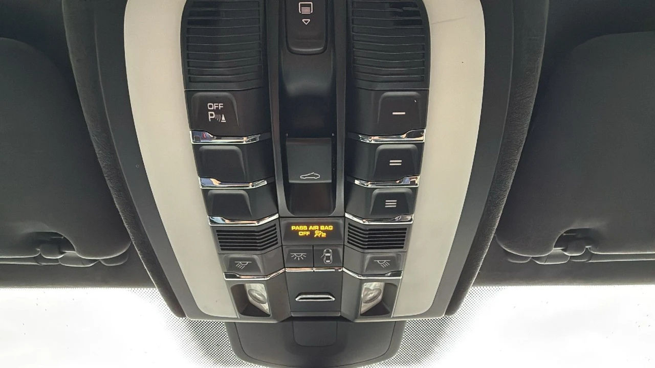 2013 Porsche 958 Cayenne GTS - Image 27 of 30