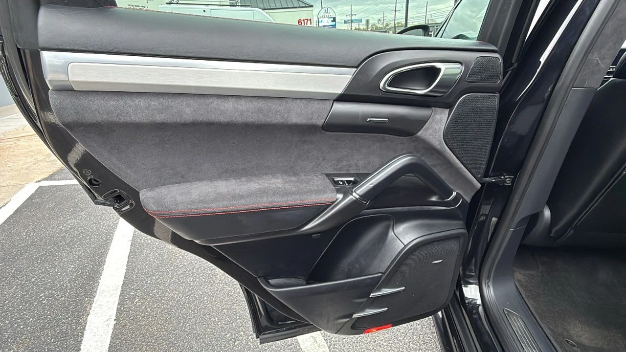 2013 Porsche 958 Cayenne GTS - Image 11 of 30