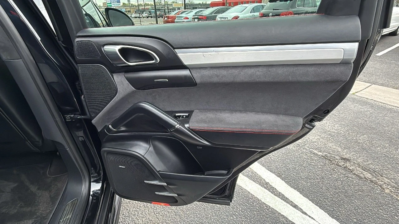2013 Porsche 958 Cayenne GTS - Image 15 of 30