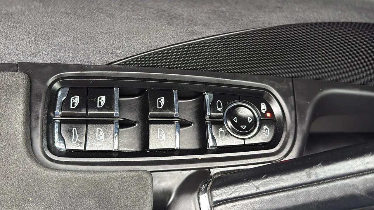 2013 Porsche 958 Cayenne GTS - Image 29 of 30