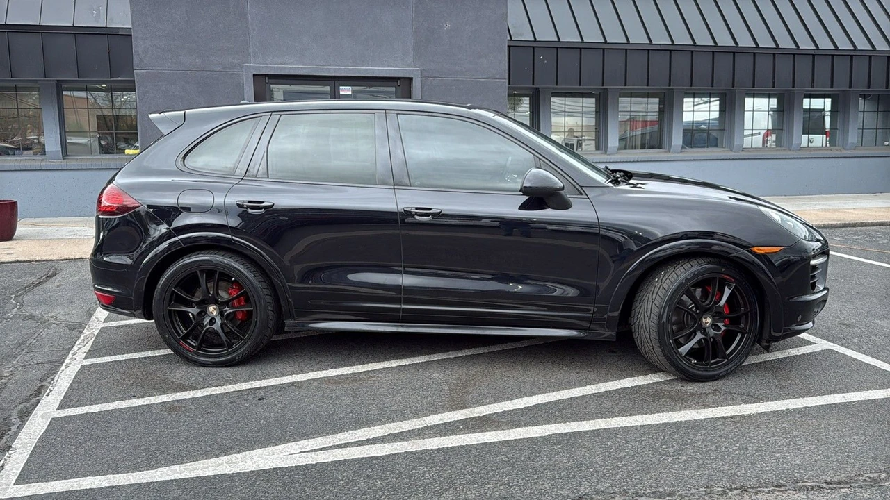 2013 Porsche 958 Cayenne GTS - Image 2 of 30
