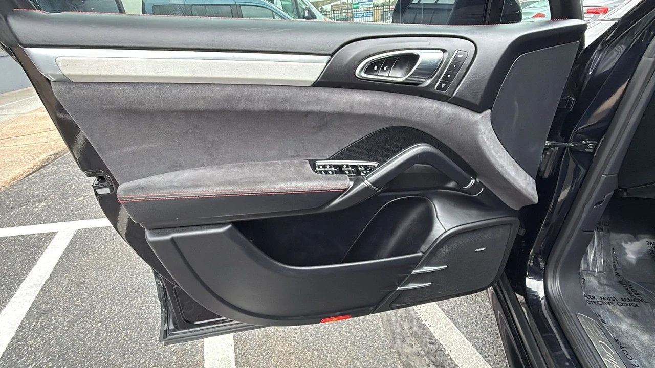 2013 Porsche 958 Cayenne GTS - Image 9 of 30
