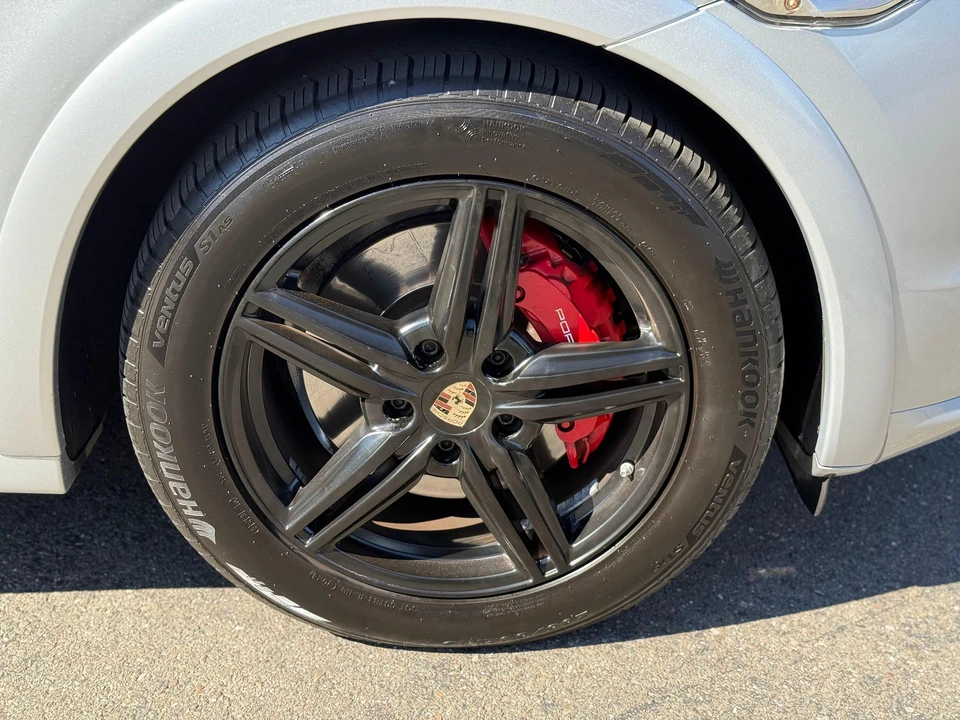 2013 Porsche 958 Cayenne GTS - Image 28 of 31