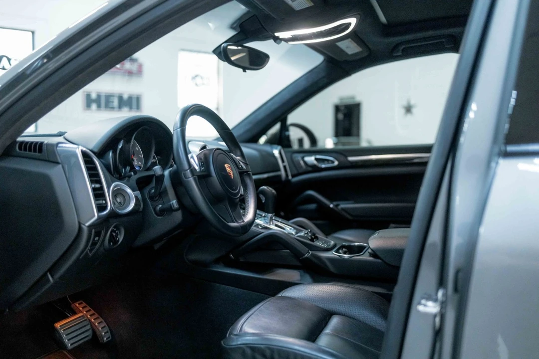 2013 Porsche 958 Cayenne GTS - Image 2 of 12