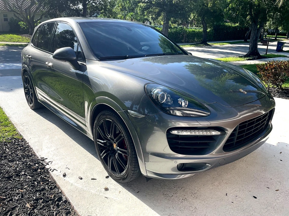 2013 Porsche 958 Cayenne GTS - Image 2 of 11