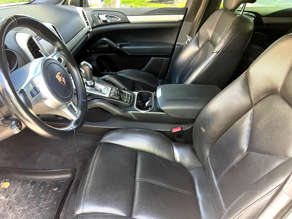 2013 Porsche 958 Cayenne GTS - Image 10 of 11