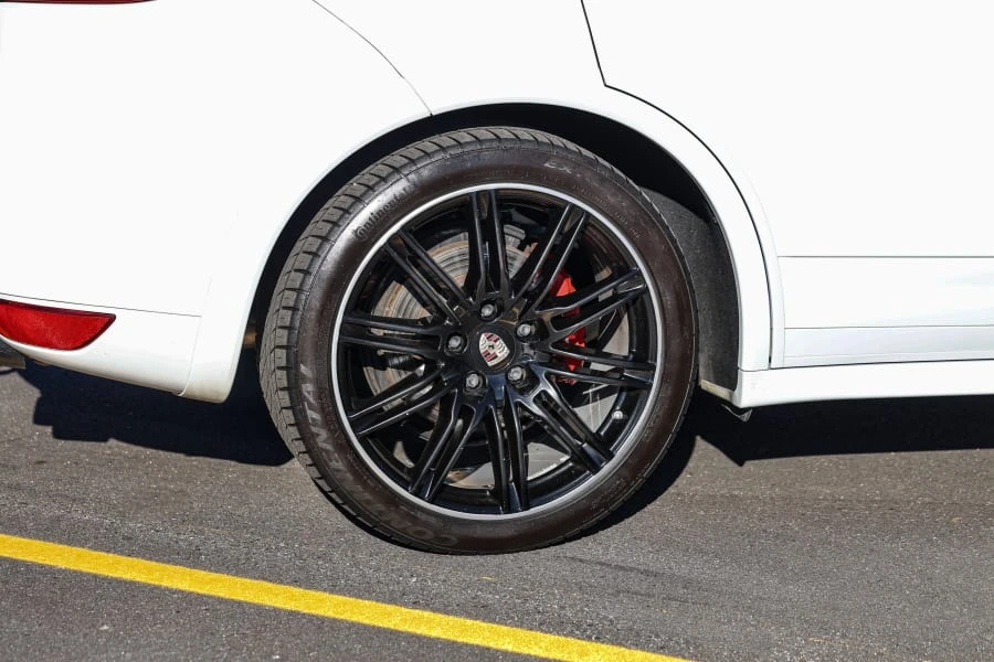 2013 Porsche 958 Cayenne GTS - Image 24 of 31