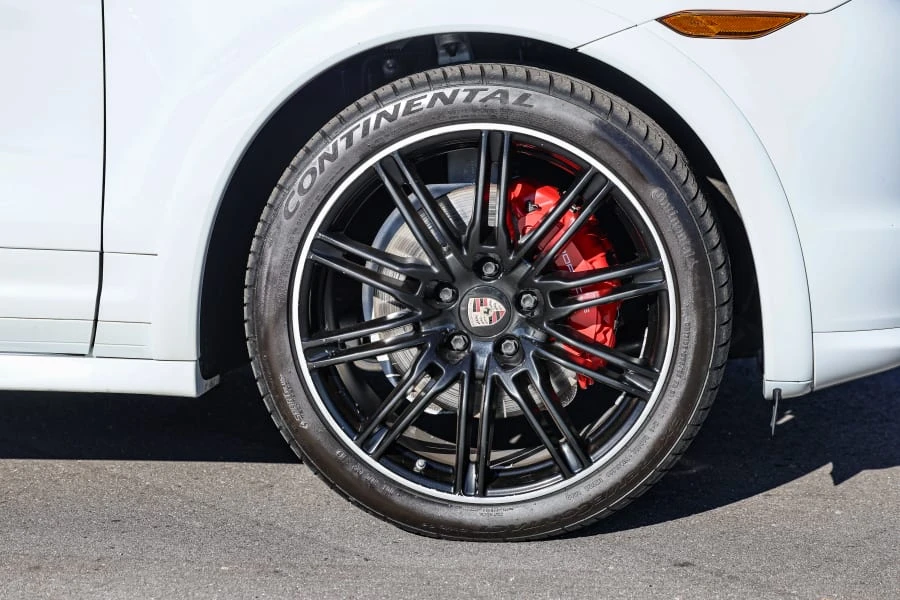 2013 Porsche 958 Cayenne GTS - Image 28 of 31