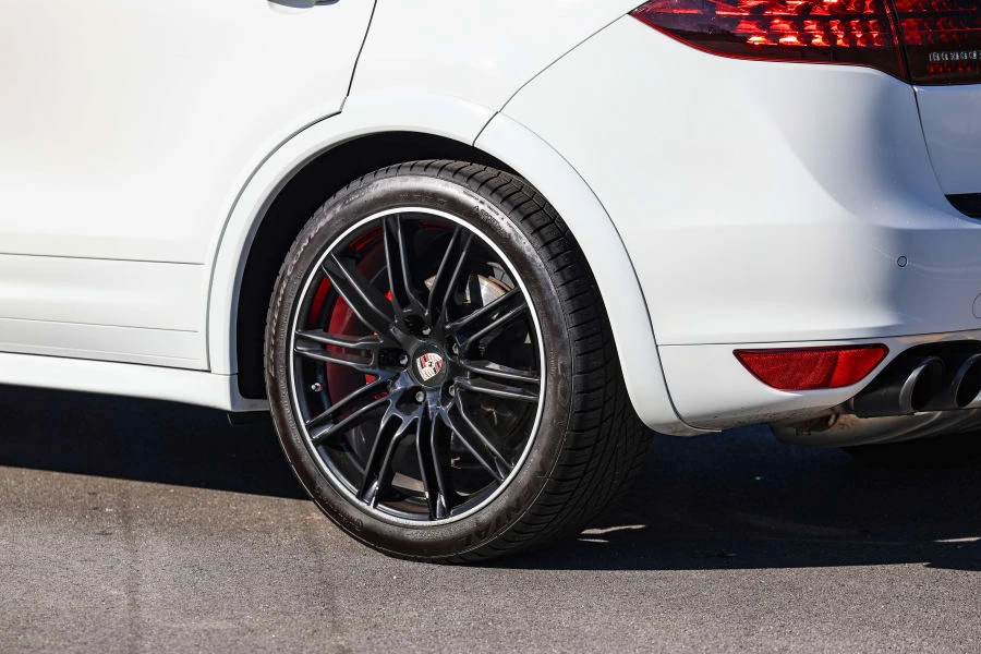 2013 Porsche 958 Cayenne GTS - Image 23 of 31