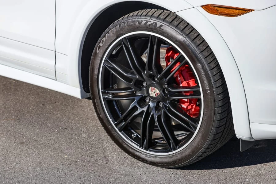 2013 Porsche 958 Cayenne GTS - Image 27 of 31