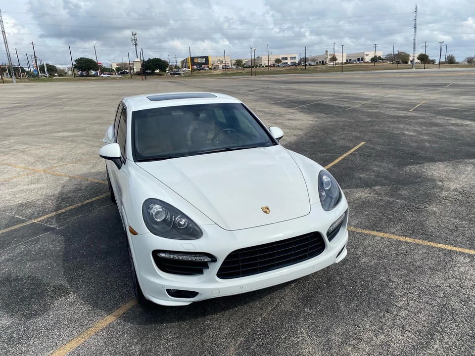 2013 Porsche 958 Cayenne GTS - Image 10 of 31