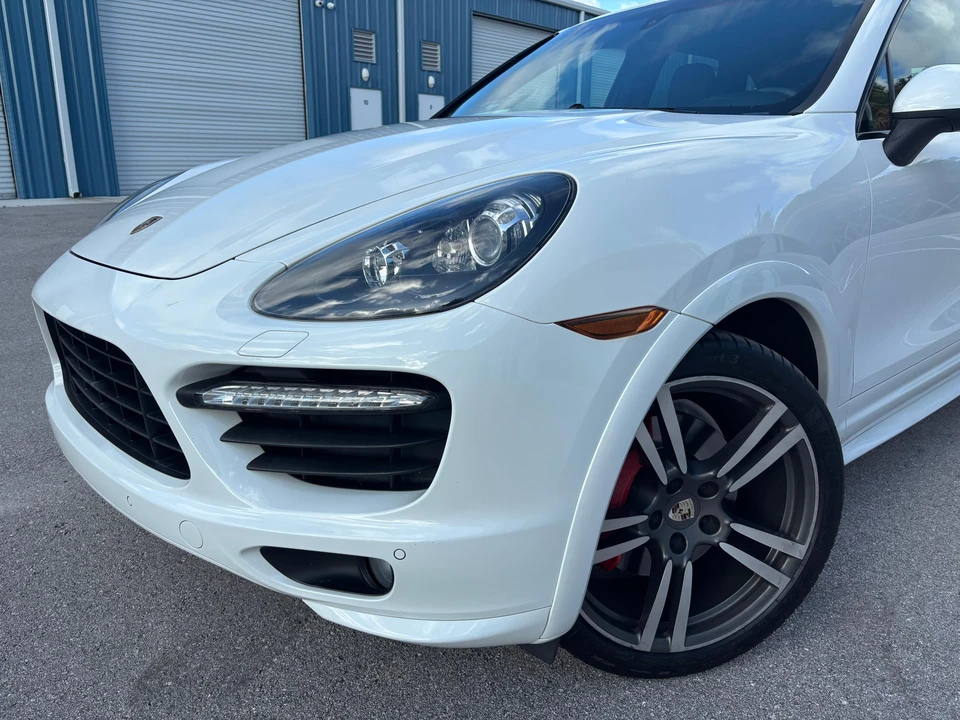 2013 Porsche 958 Cayenne GTS - Image 27 of 31