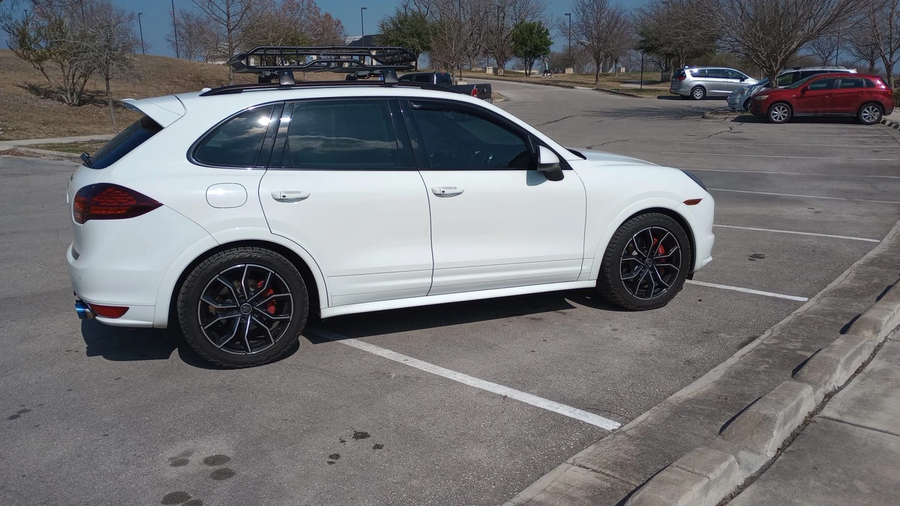 2013 Porsche 958 Cayenne GTS - Image 25 of 31
