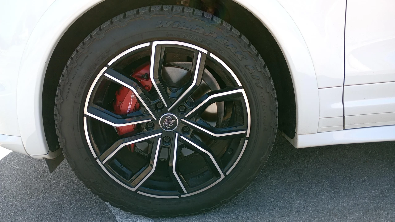2013 Porsche 958 Cayenne GTS - Image 28 of 31