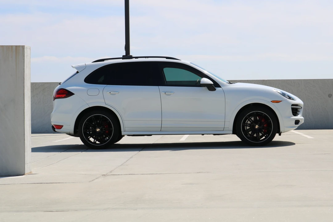 2013 Porsche 958 Cayenne GTS - Image 12 of 31