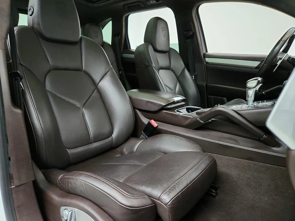2013 Porsche 958 Cayenne GTS - Image 26 of 31