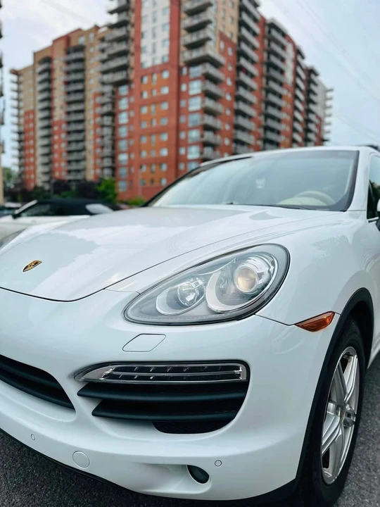 2013 Porsche 958 Cayenne - Image 2 of 20