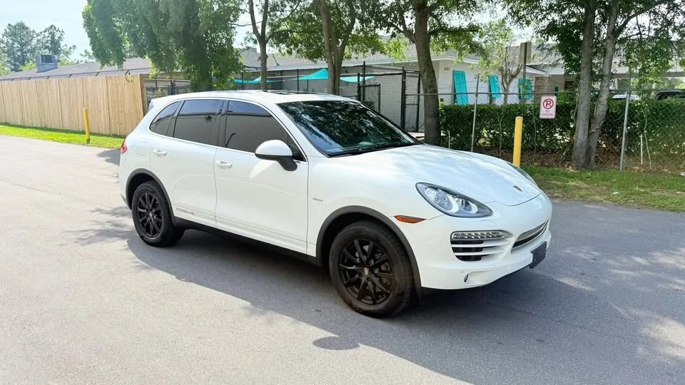 2013 Porsche 958 Cayenne - Image 2 of 16