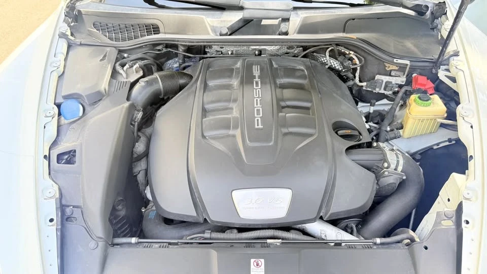 2013 Porsche 958 Cayenne - Image 14 of 16