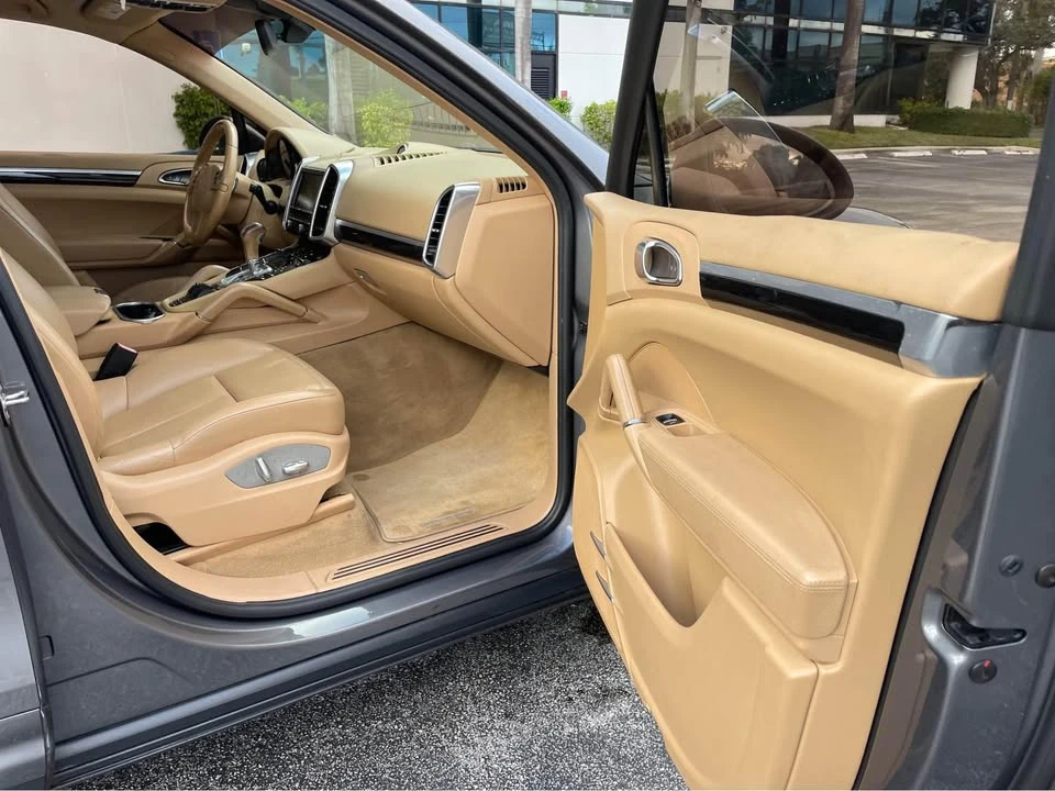 2013 Porsche 958 Cayenne - Image 6 of 8