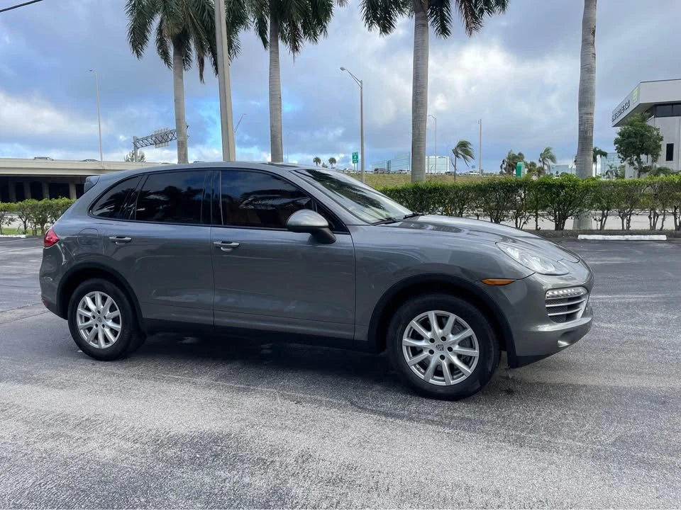 2013 Porsche 958 Cayenne - Image 4 of 8