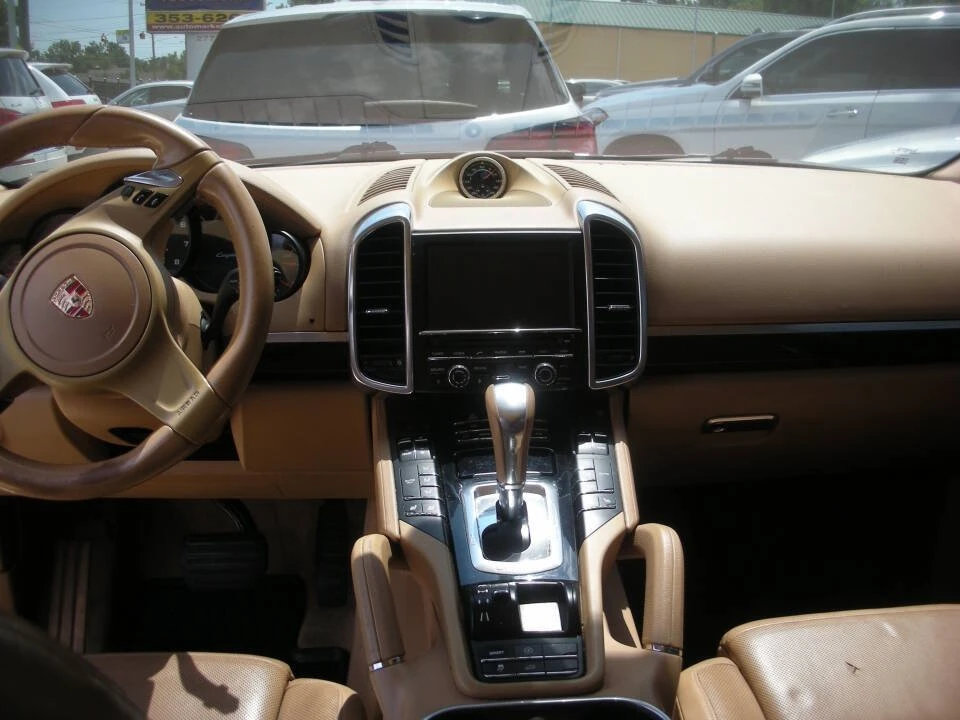 2013 Porsche 958 Cayenne - Image 8 of 9