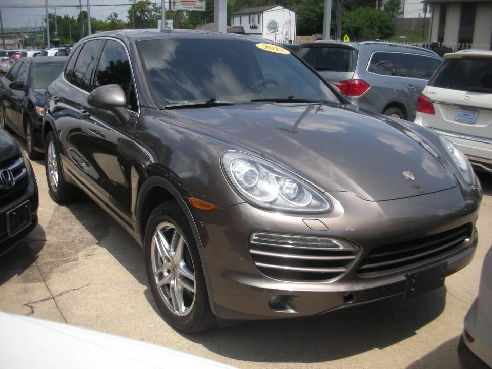 2013 Porsche 958 Cayenne - Image 2 of 9