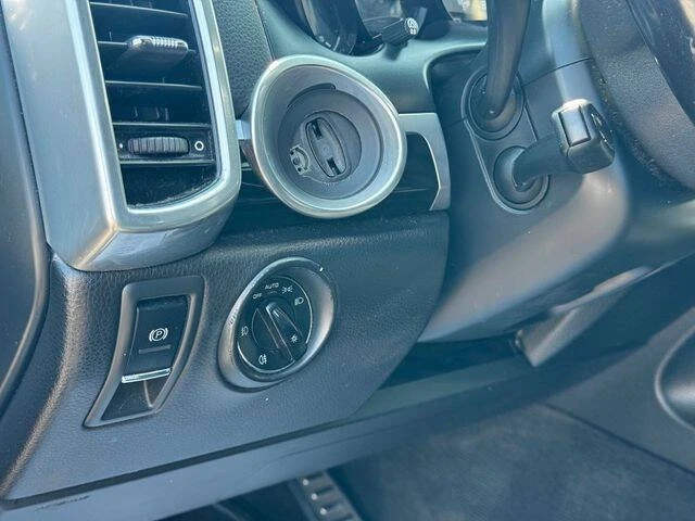 2013 Porsche 958 Cayenne - Image 10 of 20