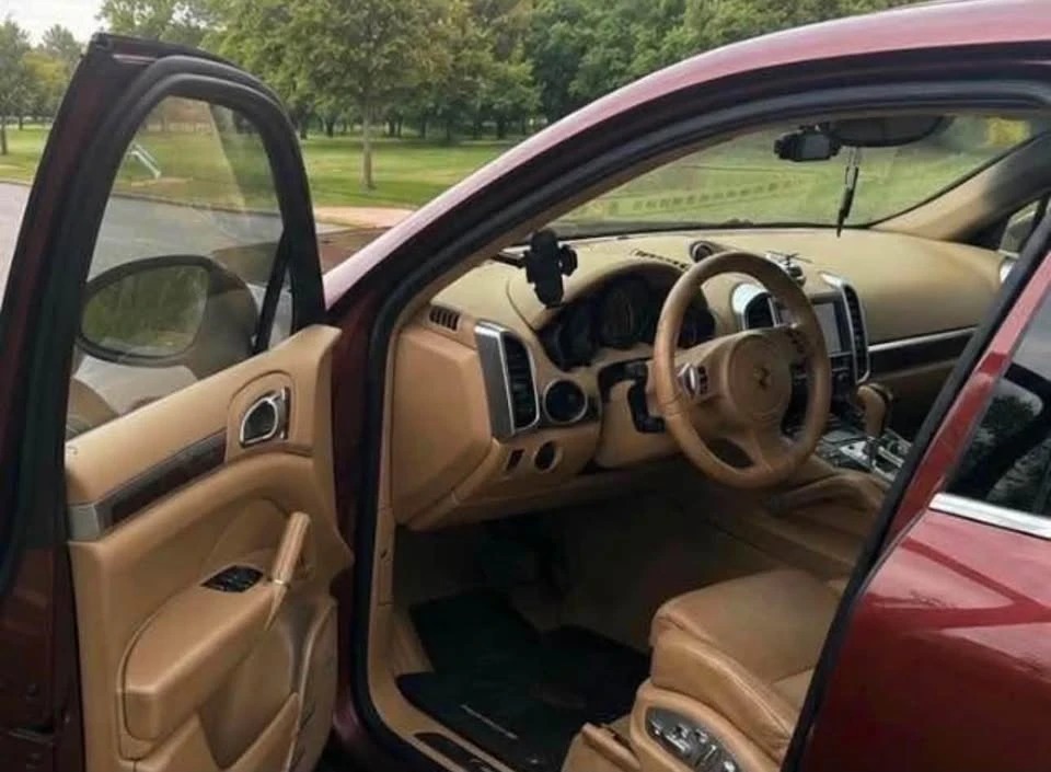 2013 Porsche 958 Cayenne - Image 2 of 9