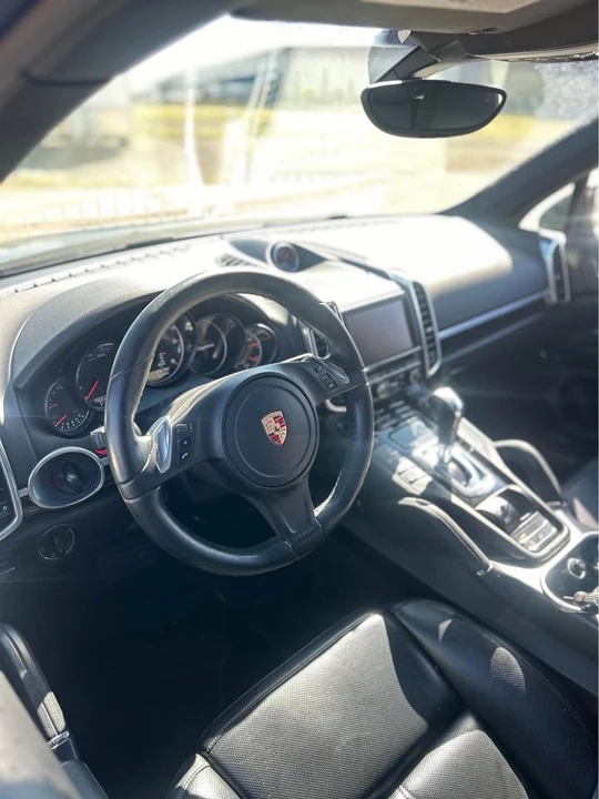 2013 Porsche 958 Cayenne - Image 9 of 12