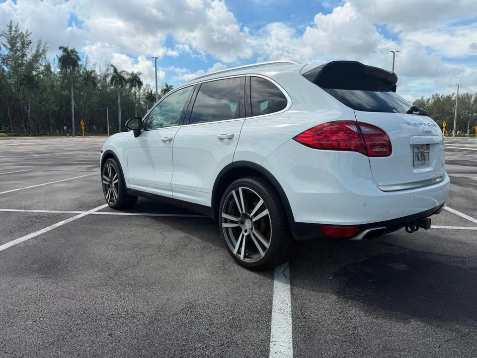 2013 Porsche 958 Cayenne - Image 2 of 15
