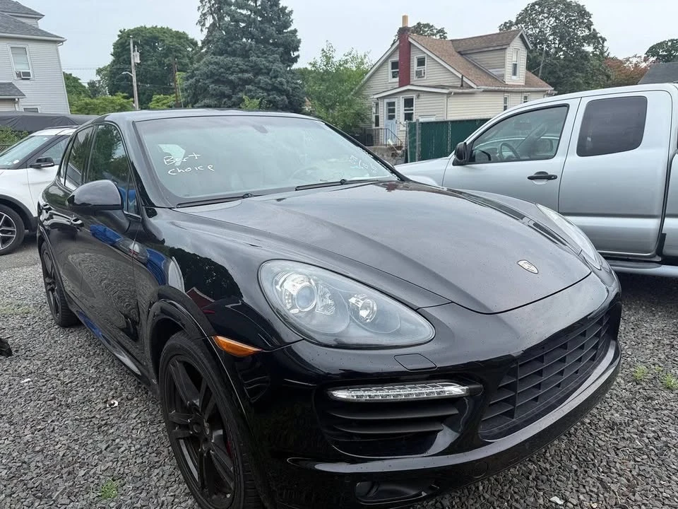 2013 Porsche 958 Cayenne - Image 2 of 11