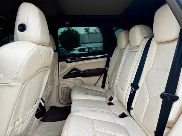 2013 Porsche 958 Cayenne - Image 16 of 20