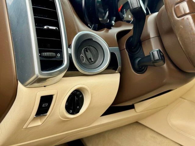 2013 Porsche 958 Cayenne - Image 10 of 20