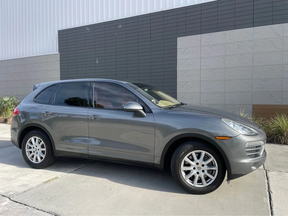2013 Porsche 958 Cayenne - Image 2 of 8