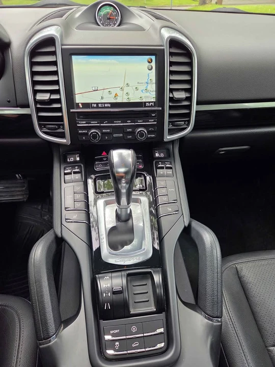2013 Porsche 958 Cayenne - Image 8 of 20