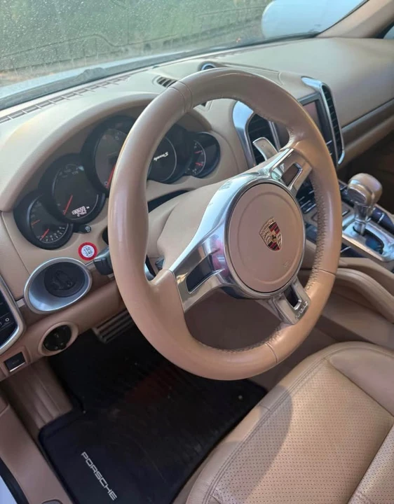 2013 Porsche 958 Cayenne - Image 11 of 17