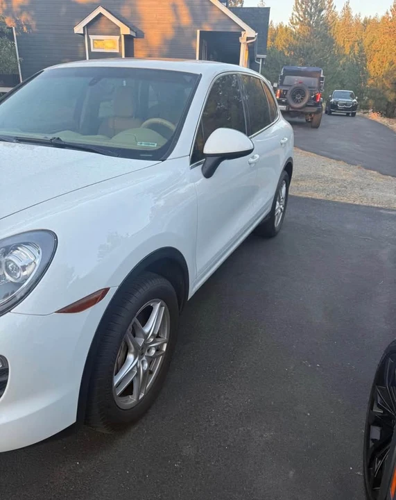 2013 Porsche 958 Cayenne - Image 2 of 17