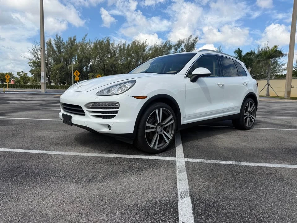 2013 Porsche 958 Cayenne - Image 2 of 10