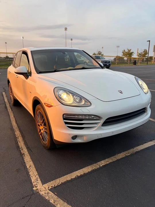 2013 Porsche 958 Cayenne - Image 2 of 10